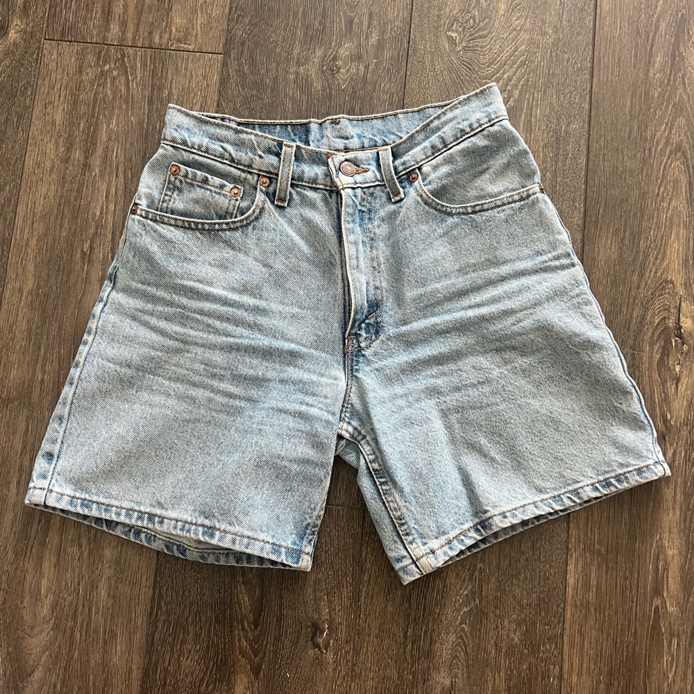 Vintage 550 Levi's Light Wash Denim Shorts Made in USA 04/94 size 7 26 waist